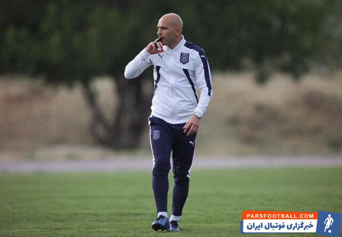 بیاتی‌نیا: صعود فوتبال به المپیک سراب است/ مگر قحط‌ الرجال است که مربی انتخاب نمی‌کنند؟