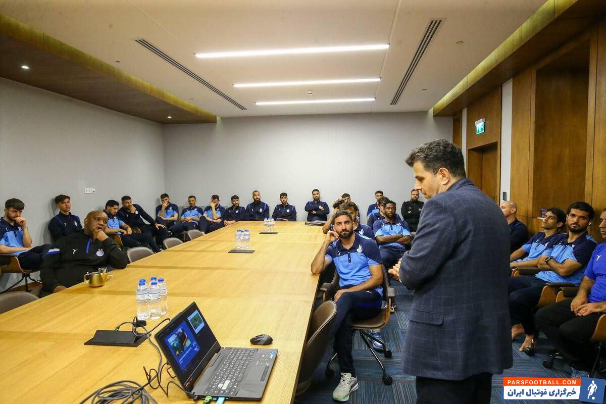 بازیکنان استقلال سر کلاس درس/ عکس