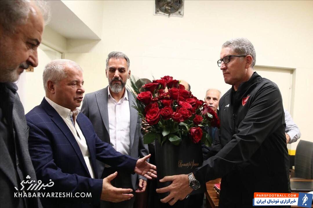 حمله بی‌سابقه پرسپولیسی‌ها به علی پروین/ تو حق نداری ترکیب پرسپولیس را بچینی!
