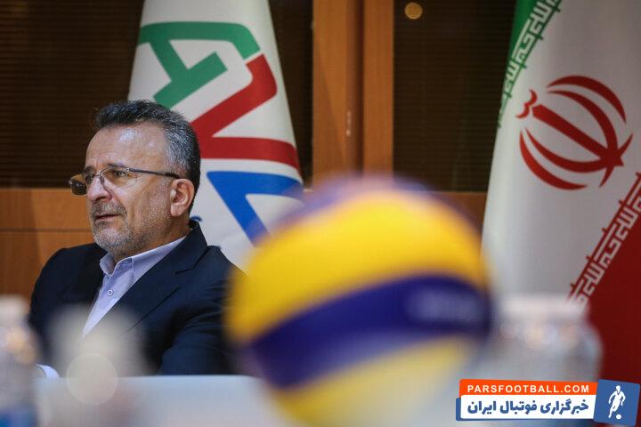 تنهایی داورزنی و پایان بغضهای نمایشی؛ مجامعی که سمت باد میروند