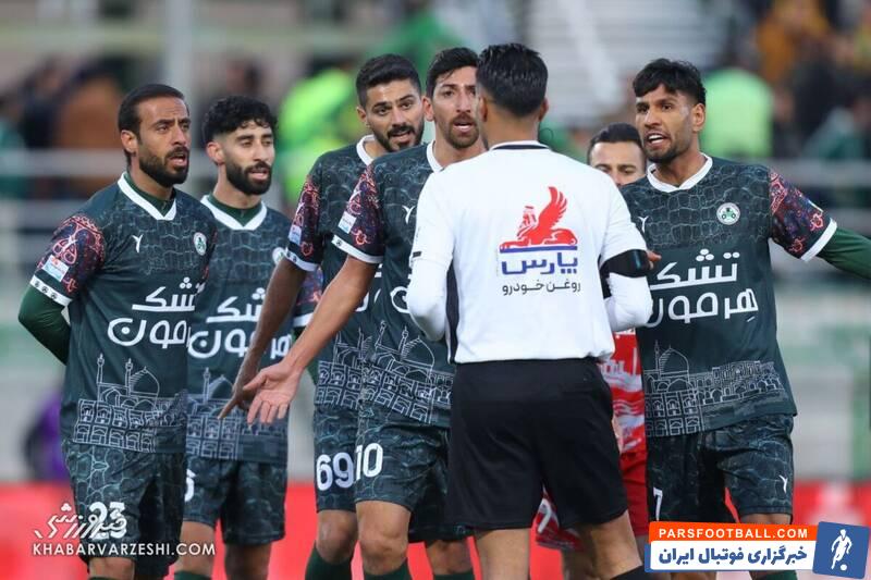 پرسپولیس شانس آورد داور پنالتی نگرفت/ لابد برخورد پورعلی گنجی با قوانین جدید پنالتی نبود!