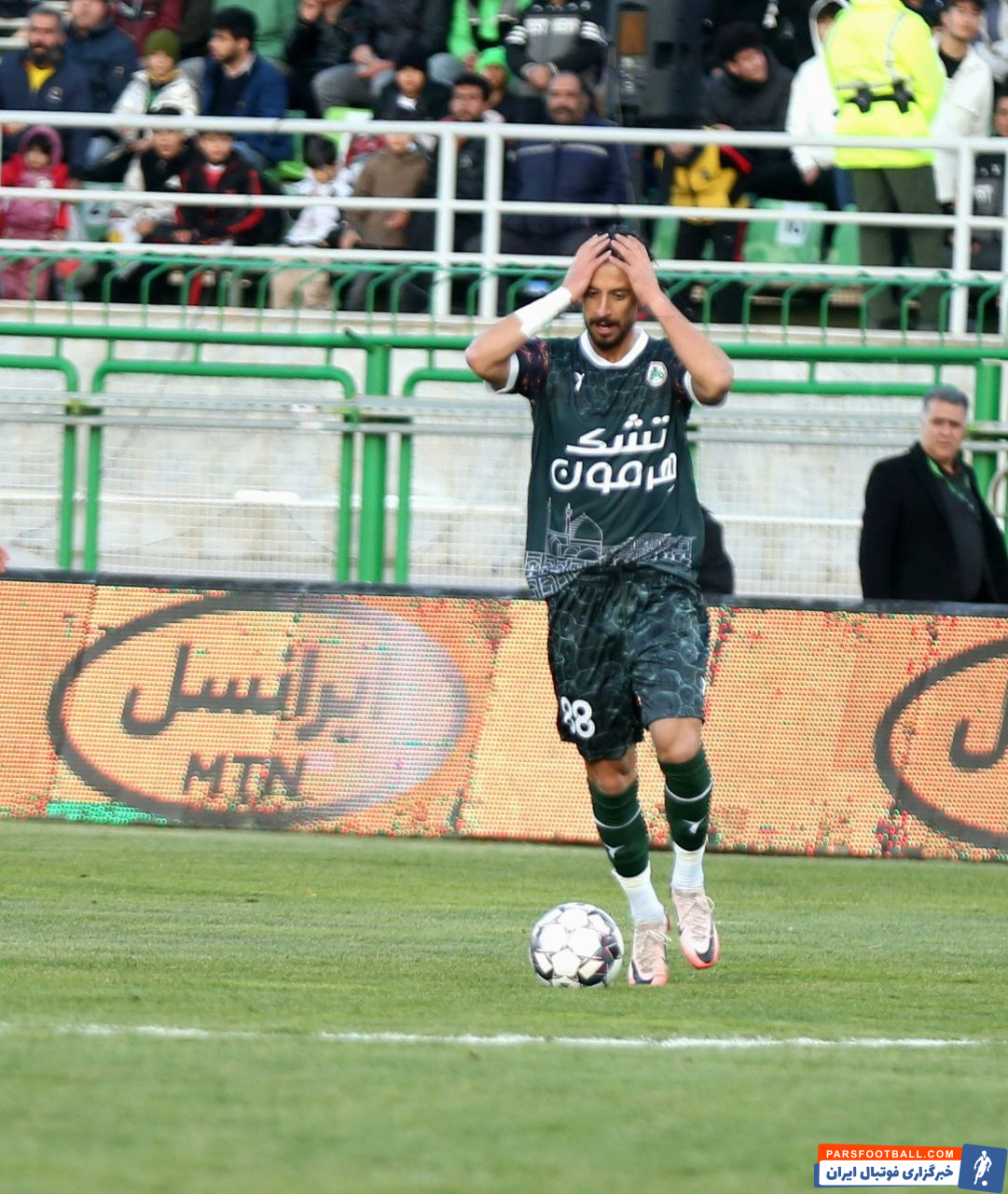 روزگارِ تیم بلاتکلیف؛ پرسپولیس حریف ذوب‌آهن ۱۰ نفره نشد