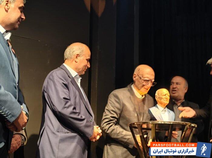 ۳ پیشکسوت فوتبال کرمان تجلیل شدند/تاج: مشکل مالکیت باشگاه‌های مس رفع شد