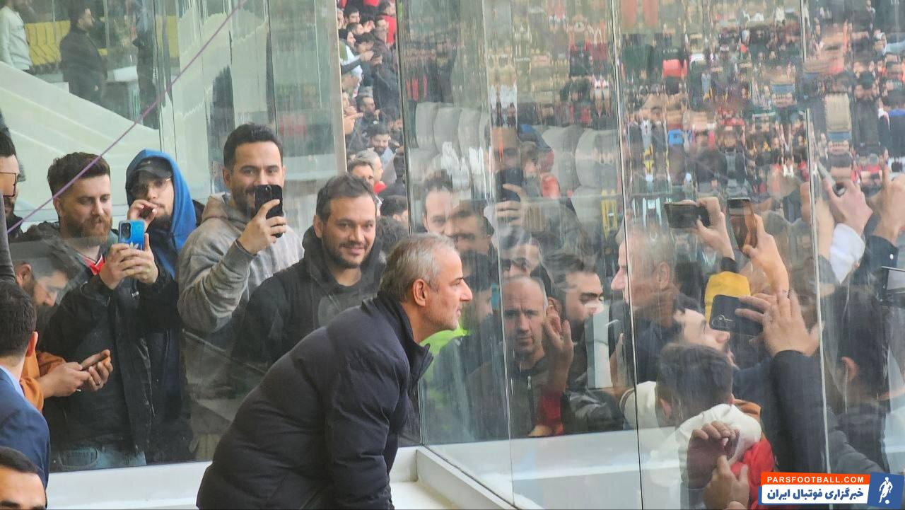 عکس | سلفی هواداران با کارتال از پشت شیشه