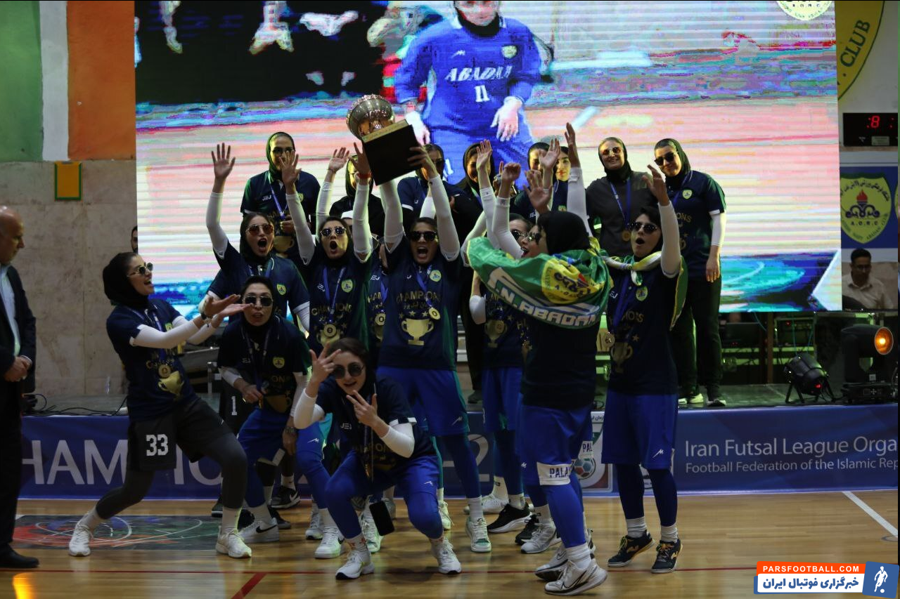 عکس| ژست خاص دخترهای نفت آبادان پس از قهرمانی در لیگ برتر