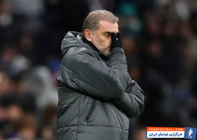 تاتنهام ؛ نگاه خشم آلود آنگه پوستکوگلو به هوادار تاتنهام پس از باخت خانگی به لسسترسیتی