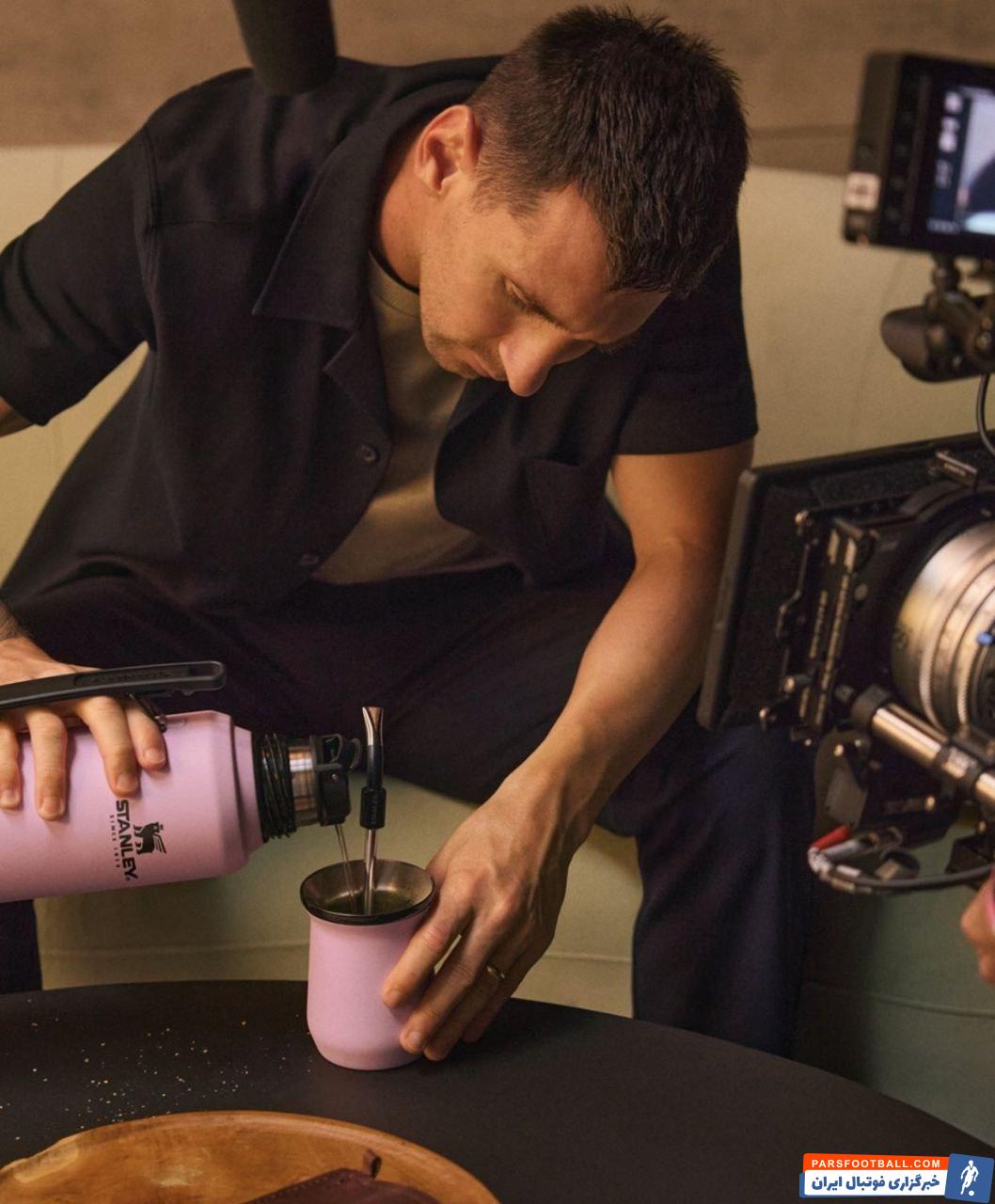 مسی ؛ لیونل مسی با ریش های تراشیده در تیزر تبلیغاتی برند مشهور تولید ماگ و بطری