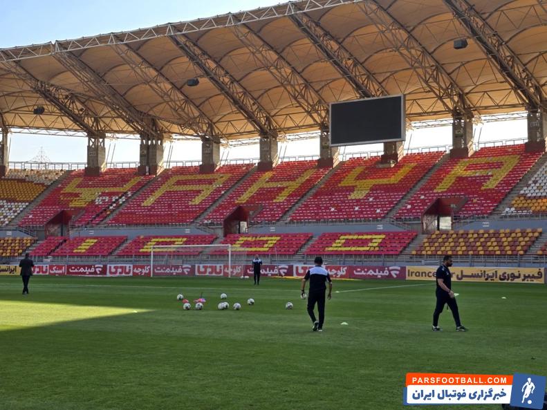 فولاد ؛ طرح موزاییکی نام یحیی گل محمدی روی سکوها از سوی هواداران فولاد 