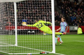 آرسنال ؛ سیو دیدنی داوید رایا در دیدار برابر برنتفورد پس از اشتباه وحشتناکش