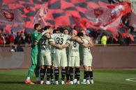 کلیپ پرتاب سنگ هواداران پرسپولیس به سوی علیرضا بیرانوند ستاره تراکتور