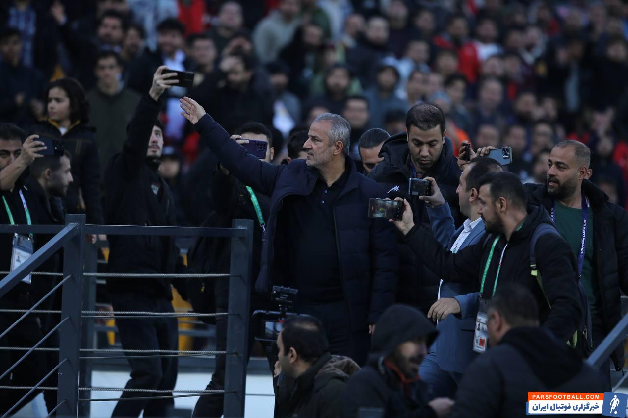 کارتال ؛ تصاویر ابراز احساسات اسماعیل کارتال سرمربی پرسپولیس در ورزشگاه آزادی 