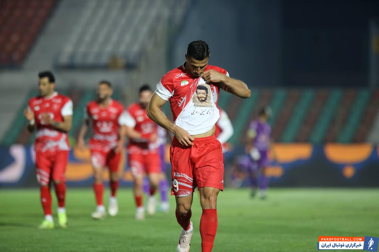 گل اول پرسپولیس به هوادار توسط علی علیپور در دقیقه ۱۷