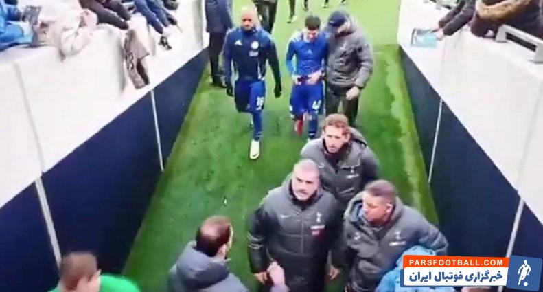 تاتنهام ؛ نگاه خشم آلود آنگه پوستکوگلو به هوادار تاتنهام پس از باخت خانگی به لسسترسیتی 