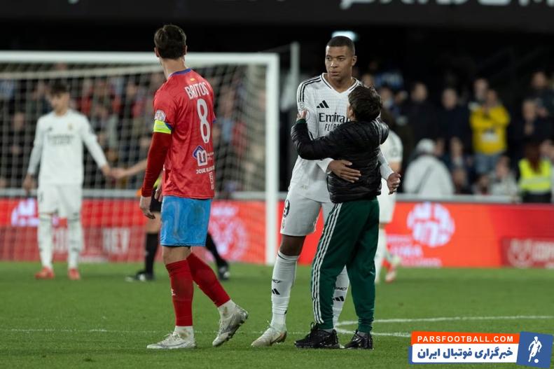 رئال مادرید ؛ عکس یادگاری امباپه با هوادار خردسالش در دیدار با مینرا در جام حذفی