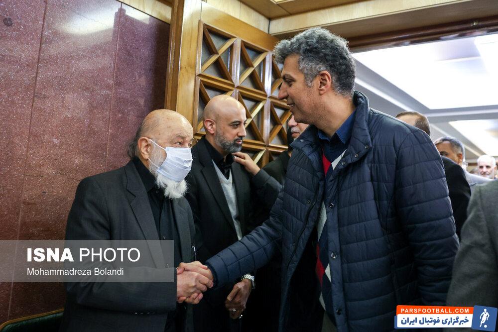 عکس | عادل فردوسی‌پور در مراسم ختم برادر رئیس شورای شهر