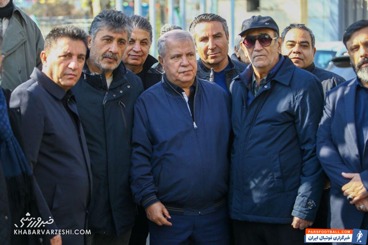 علی پروین هم به مراسم تشییع اسطوره استقلال رفت +عکس