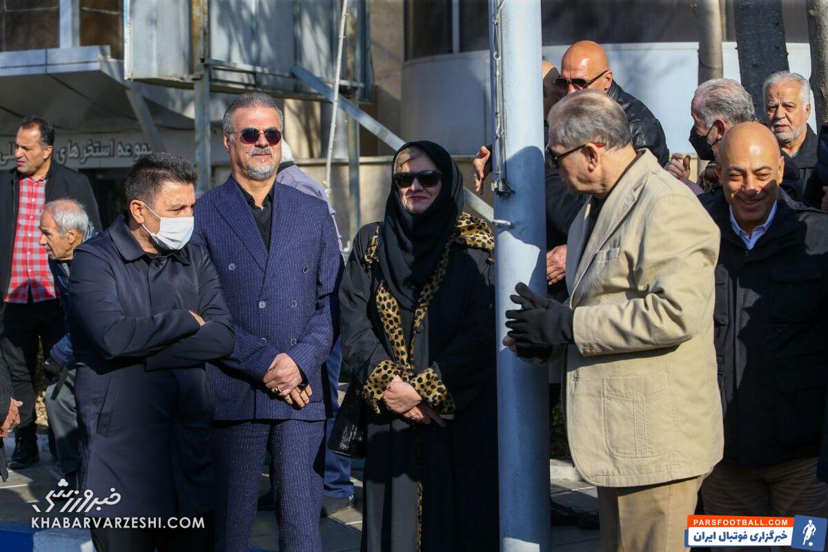 عضو ویژه هیات مدیره در مراسم تشییع حاج محمد/ تصویر همسر اسطوره فقید استقلال و قلعه نویی