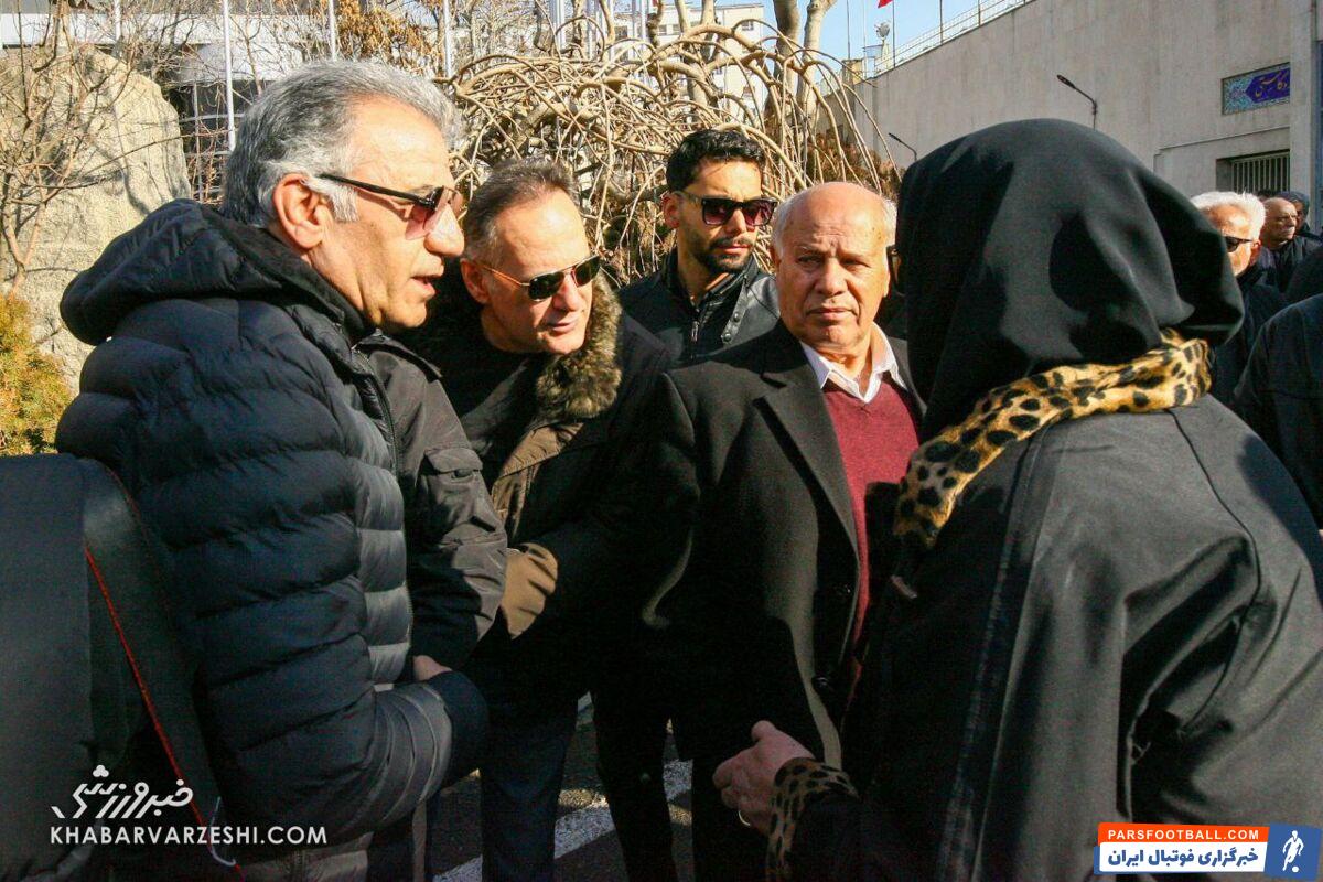 عضو ویژه هیات مدیره در مراسم تشییع حاج محمد/ تصویر همسر اسطوره فقید استقلال و قلعه نویی