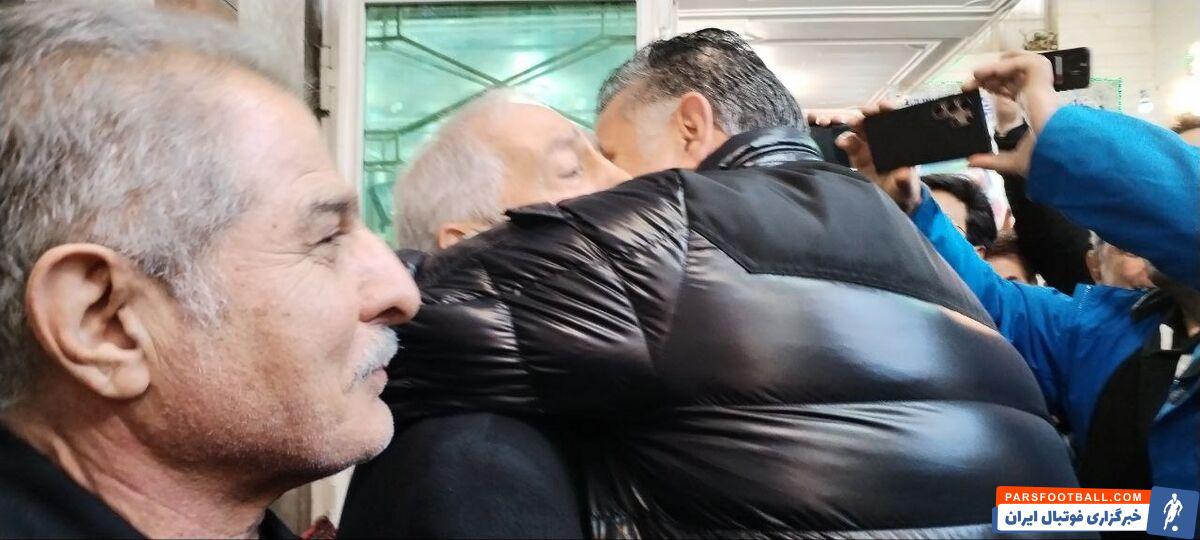 علی دایی در آغوش محمد دادکان + عکس