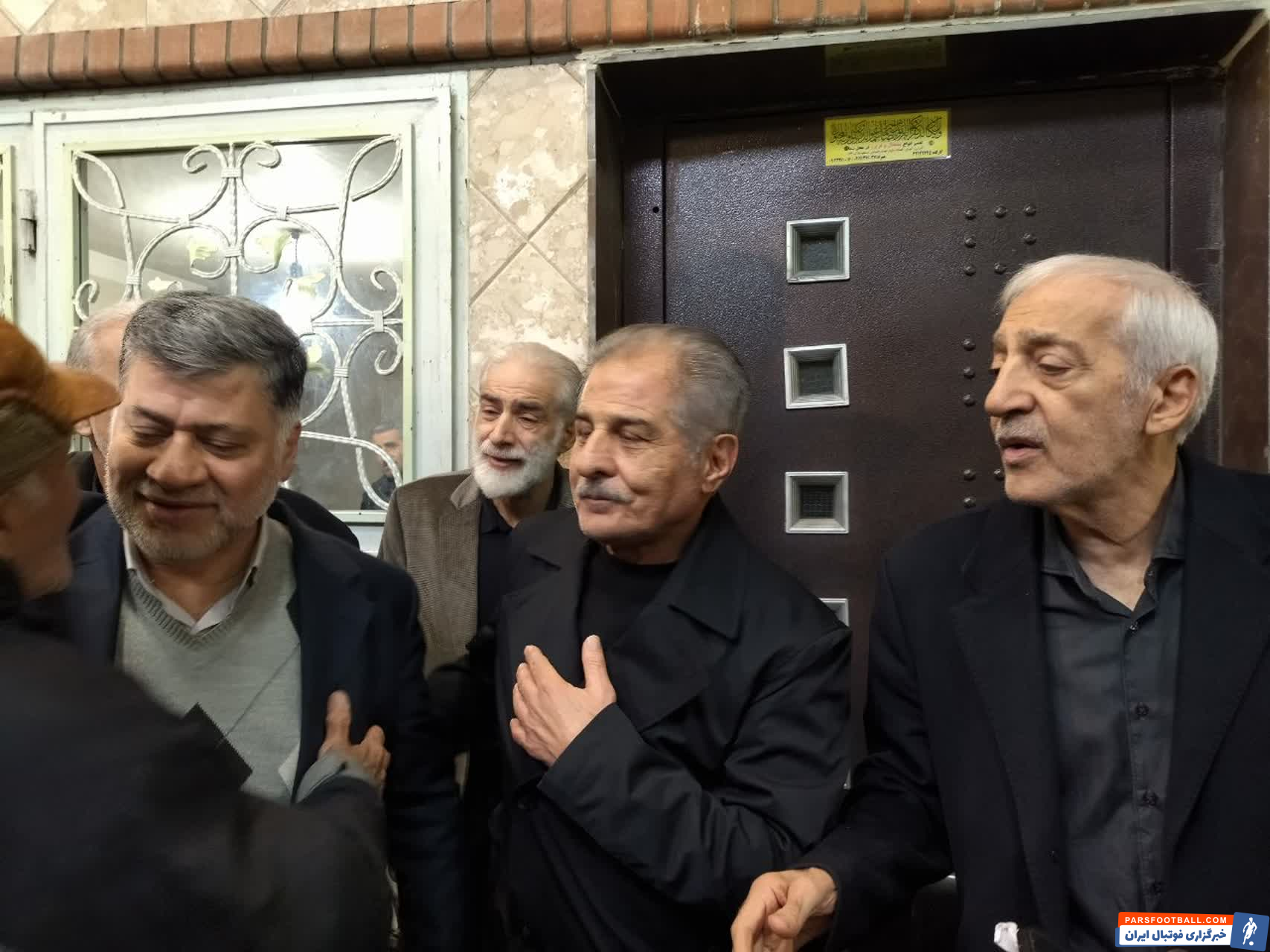 حضور علی پروین و فوتبالیست ها در مراسم بزرگداشت برادر محمددادکان