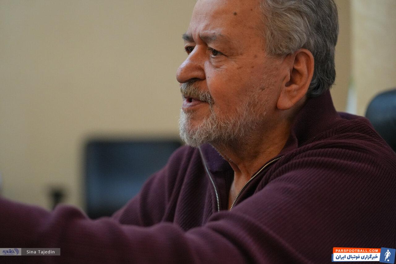 علی کریمی مثل پسرم بود/ تنها کسی که به مردم راست میگوید مسعود پزشکیان است!/ بعضی از باشگاهها قسمخورده تاج هستند!