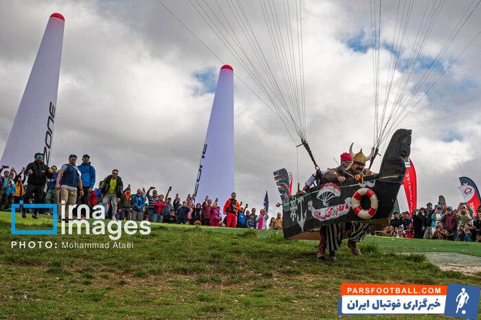 پرواز ۷۰۰ خلبان پاراگلایدر بر فراز آسمان زنجان