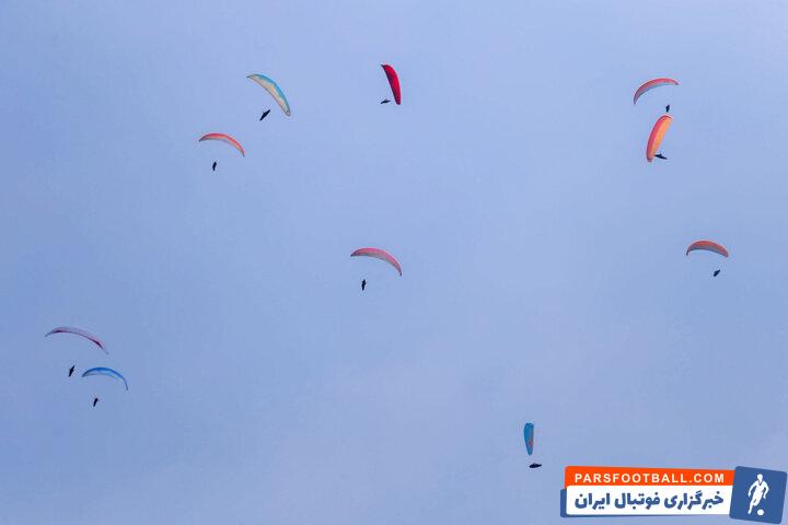 پرواز ۷۰۰ خلبان پاراگلایدر بر فراز آسمان زنجان