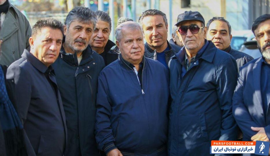 علی پروین در مراسم تشییع پیکر زنده یاد مهدی حاج محمد اسطوره استقلال حضور یافت