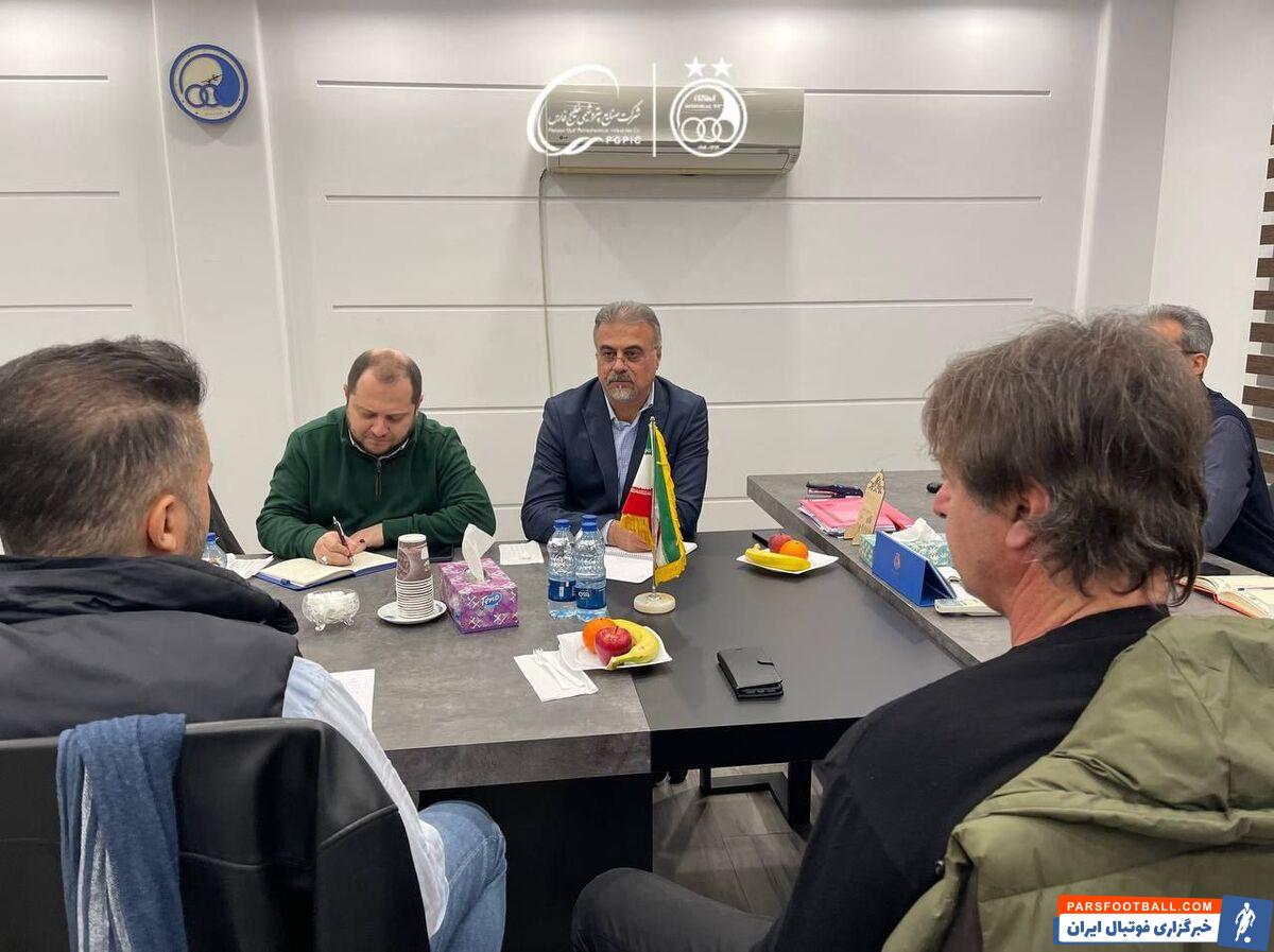 دست از سر بختیاری‌زاده بردارید، پدرش را درآوردید/ استقلال اینقدر خوار و خفیف نیست ماتزاری دستیارش را بفرستد/ شما هم کت شلوار تن آبدارچی می کردید!