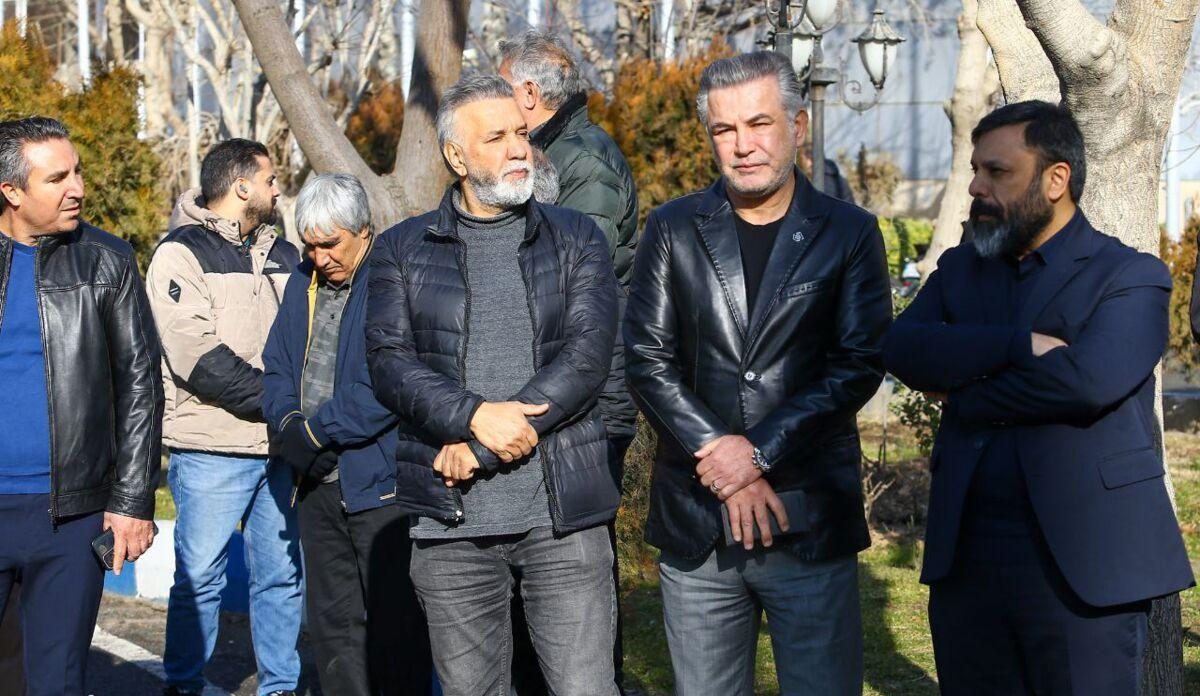 حضور حمید استیلی کاپیتان پیشین پرسپولیس در حاشیه مراسم تشییع پیکر مهدی حاج محمد