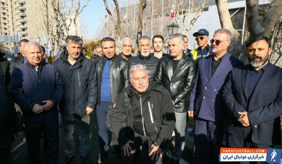 علی پروین در مراسم تشییع پیکر زنده یاد مهدی حاج محمد اسطوره استقلال حضور یافت