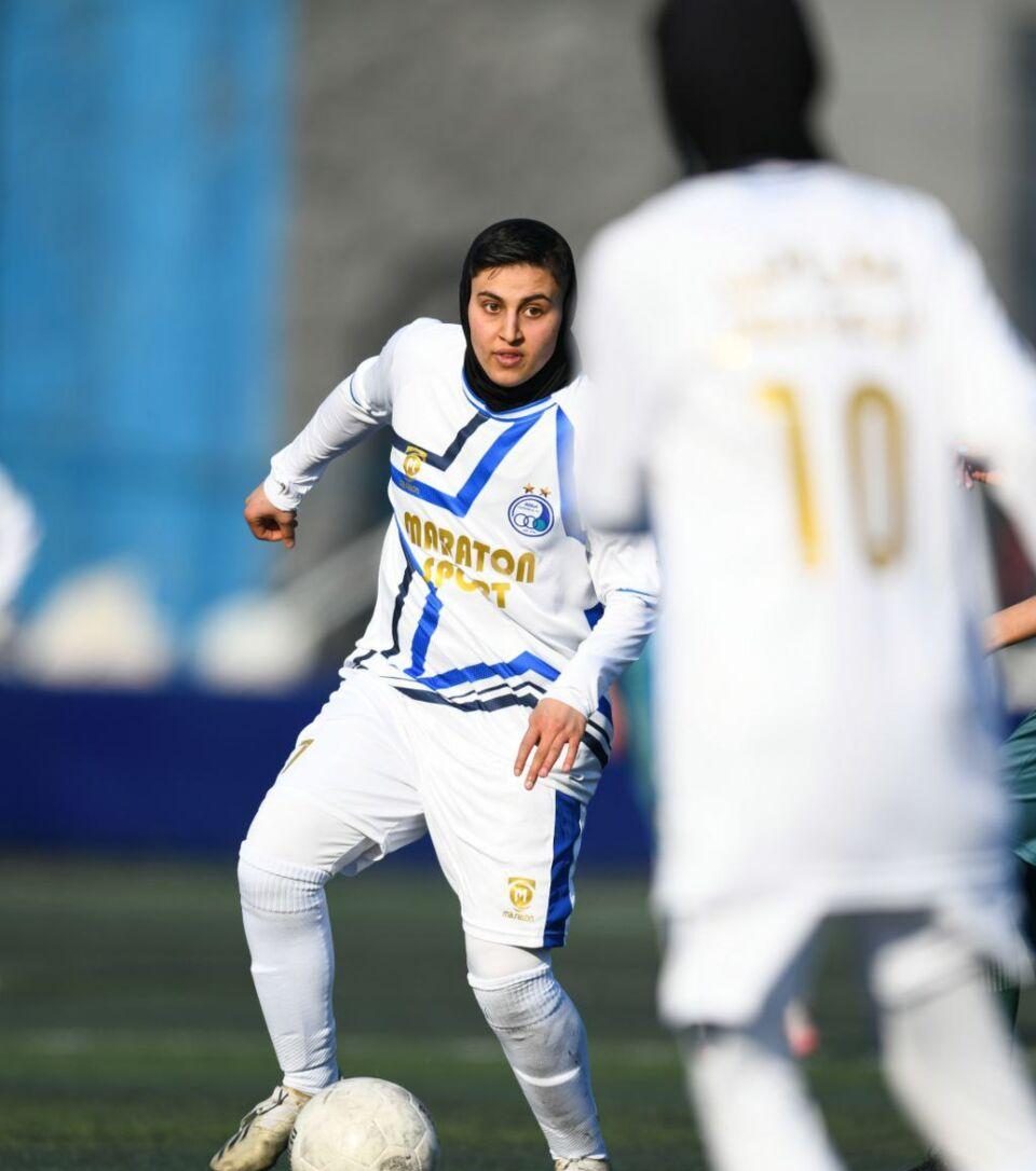اولین بازی تیم فوتبال زنان استقلال مقابل شمس آذر با نتیجه صفر - صفر مساوی