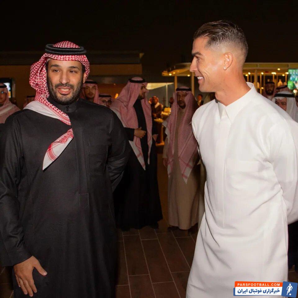 عکس | رونالدو با لباس عربی کنار بن‌سلمان؛ وقتی Cr7 قید حضور در یک مراسم را زد!