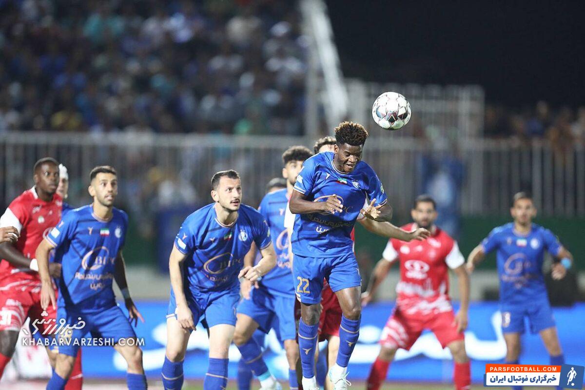 پرسپولیس – استقلال؛ درمانگاه آزادی، ایستگاه غولهای بیمار!/ گرمای فوتبال در سرمای زمستان؛ داروی مونته نگرویی مقابل دردسرهای ترک!/ طلسم نبردن و نباختن کاپیتان ها