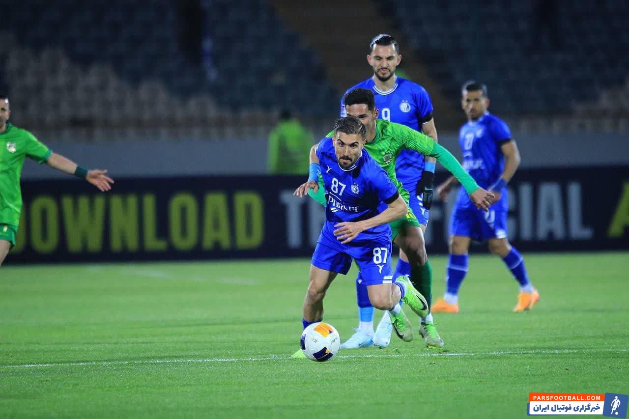 کلیپ ازدحام هواداران استقلال برای ورود به ورزشگاه آزادی با رد کردن فنس ها