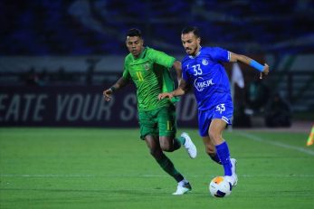 کلیپ ازدحام هواداران استقلال برای ورود به ورزشگاه آزادی با رد کردن فنس ها