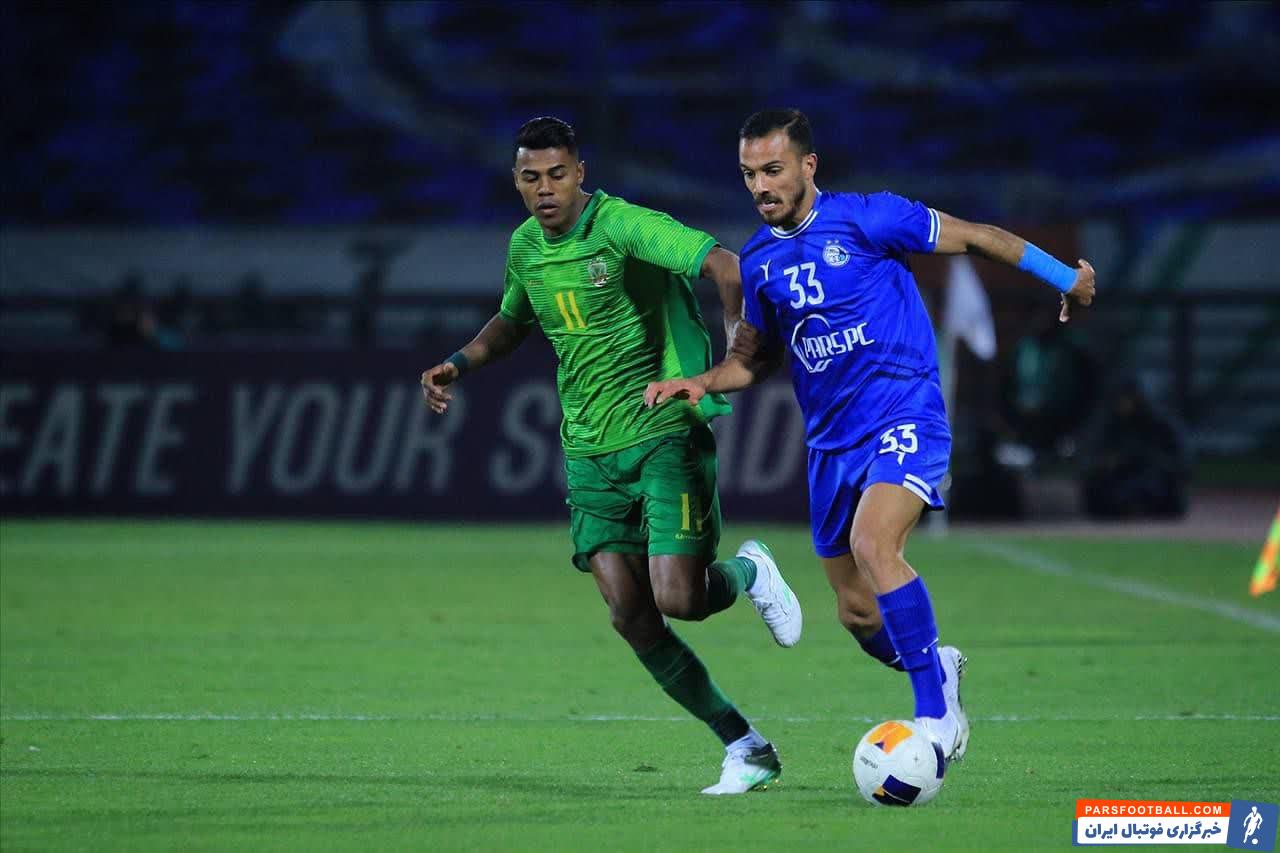 کلیپ ازدحام هواداران استقلال برای ورود به ورزشگاه آزادی با رد کردن فنس ها