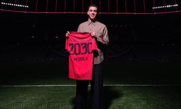 تمدید قرارداد جمال موسیالا ستاره و ملی پوش 21 ساله آلمانی با بایرن تا ژوئن 2030