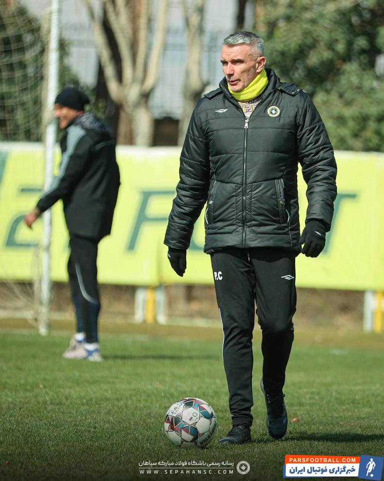 کریمیان ؛ حضور پرانگیزه دستیاران کارترون در تمرین سپاهان برای جدال با ذوب آهن