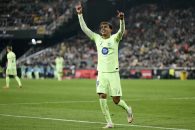 یامال ؛لامین یامال و اهدای پیراهنش به کودک هوادار در دیدار والنسیا - بارسلونا