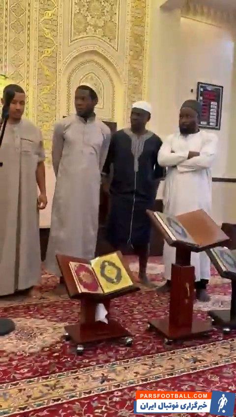 مانه ؛ حضور سادیو مانه در یکی از مساجد عربستان هنگام اسلام آوردن یک فرد