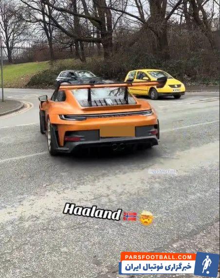 هالند ؛ ارلینگ هالند سوار بر خودروی پورشه 911 GT3 نارنجی رنگ