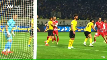 سپاهان ؛ برخورد محبی با دورسون در محوطه جریمه سپاهان پنالتی نبود