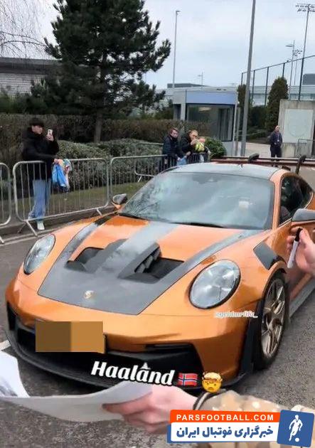 هالند ؛ ارلینگ هالند سوار بر خودروی پورشه 911 GT3 نارنجی رنگ