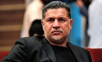 علی دایی ؛کلیپ جشن تولد گرفتن مردم برای علی دایی به طور غافلگیرانه در کافه