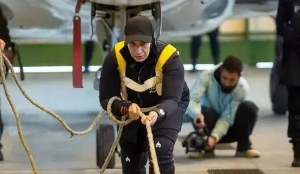 قوی ترین زن جهان ایرانی است: گیتی موسوی هواپیمای ۱۸ تنی را جابجا کرد!