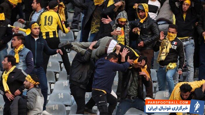 هواداران فوتبال در جایگاه