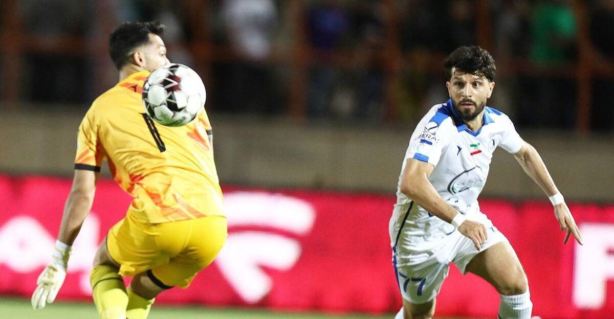 ماشاریپوف بازیکن سرشناس استقلال عکس جالبی از خود با دمپایی منتشر کرد