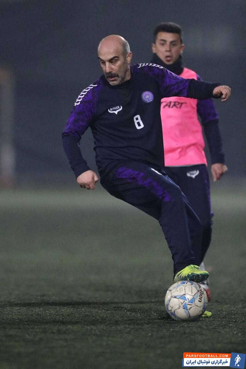 بازیکن اسبق پرسپولیس نقی معمولی را پا به توپ کرد! / هنرپیشه طرفدار استقلال در جمع سرخابی‌ها پنالتی زد/ سریال پایتخت در جمع&nbsp; فوتبالیست‌ها کلید خورد! + عکس
