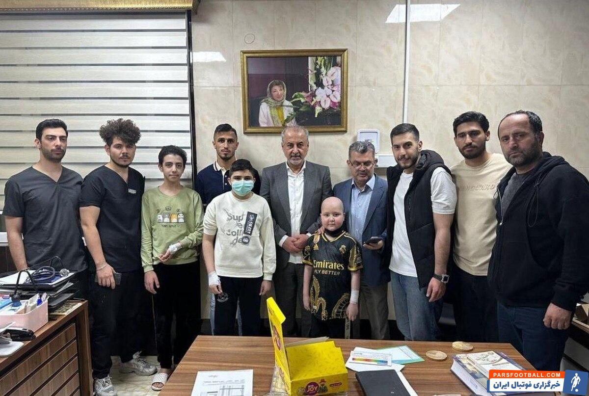 علی علیپور ستاره پرسپولیس به عیادت کودکان مبتلا به بیماری های خاص رفت